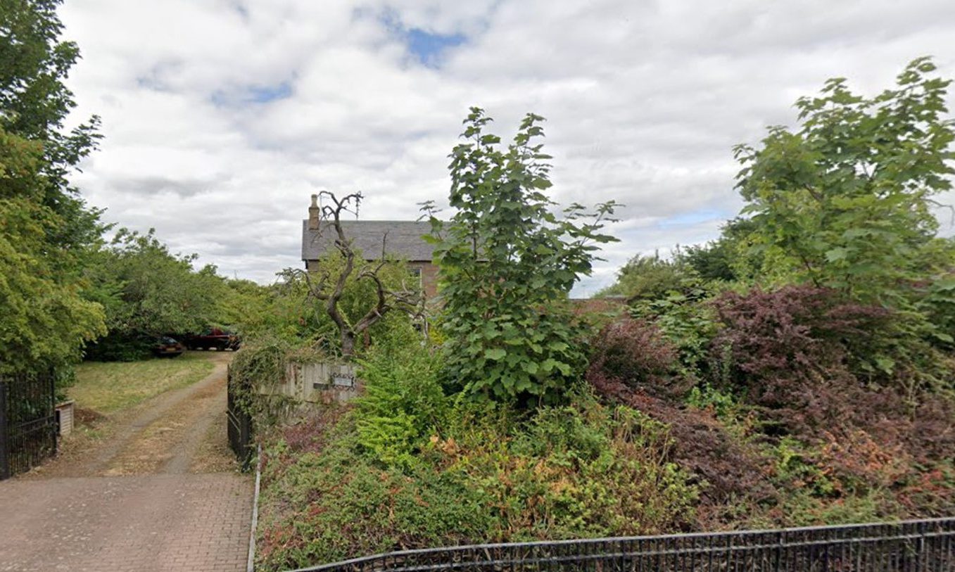 The entrance to Viewfield House on Balgowan Road, Perth.