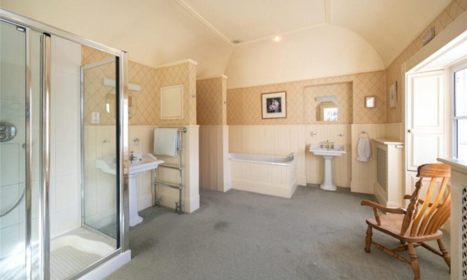 En-suite bathroom of principal bedroom of Wester House of Ross near Comrie.