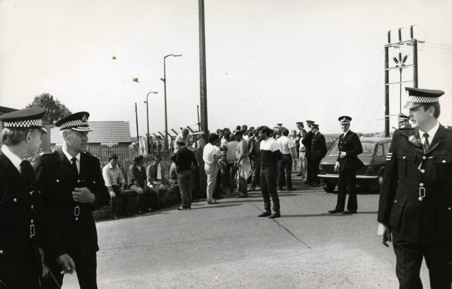 Pickets and police at Frances Colliery in Dysart during the 1984 miners' strike.