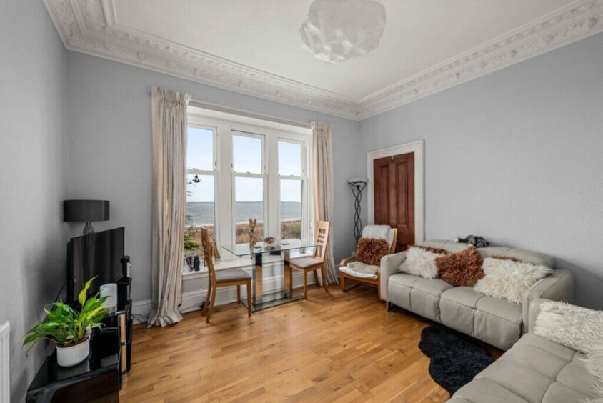 A second living space which could become the third bedroom in the Broughty Ferry flat for sale 