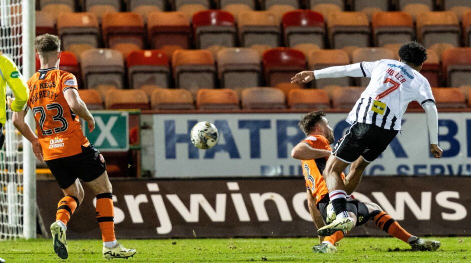 Kane Ritchie-Hosler scores for Dunfermline against Dundee United