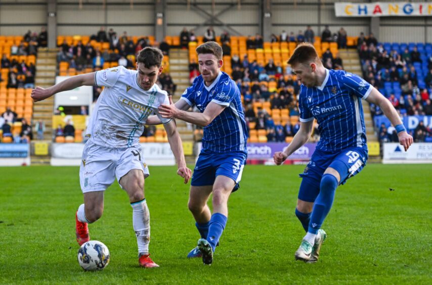 Dara Costelloe played for both Dundee and St Johnstone last season. Image: Paul Devlin/SNS