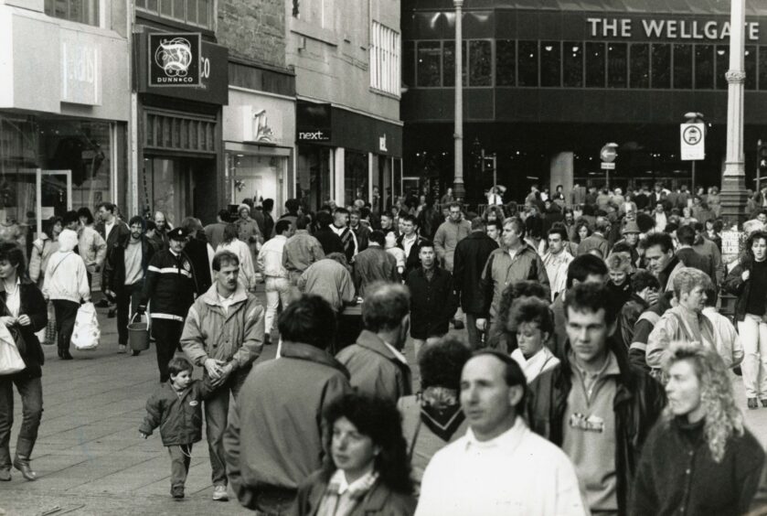 Shoppers walking through the Murraygate in Dundee in 1989.