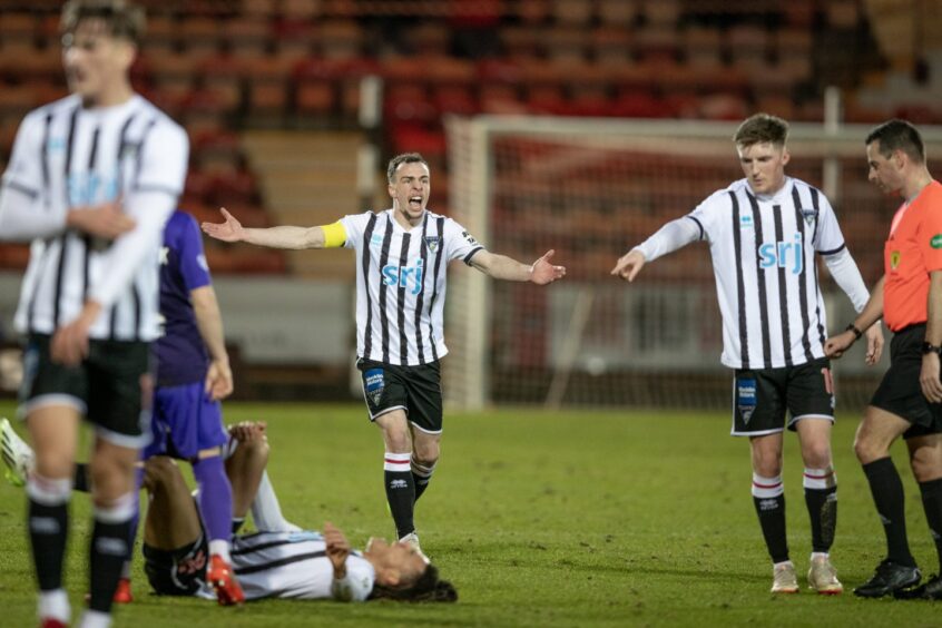 Dunfermline players Chris Hamilton (centre) and Paul Allan (right) appeal to the referee after a foul on team-mate Miles Welch-Hayes.