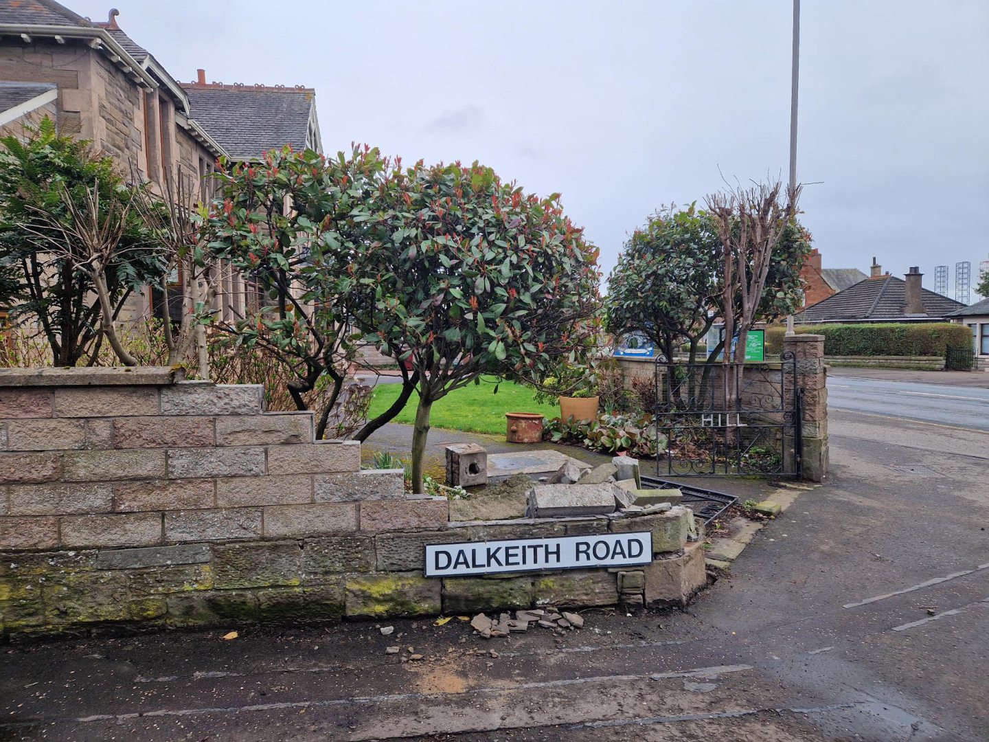 Car crashes into garden wall in Dundee's Dalkeith Road