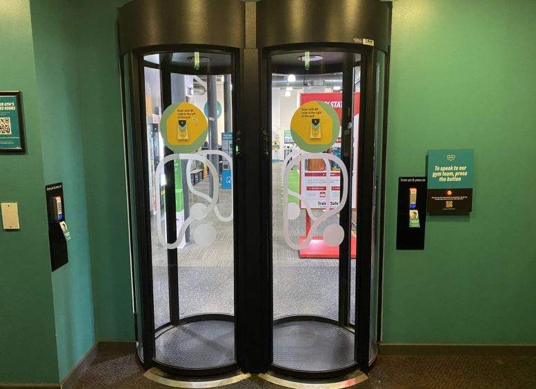 You will find automated access pods / speed gates at the entrance of PureGym in Dundee