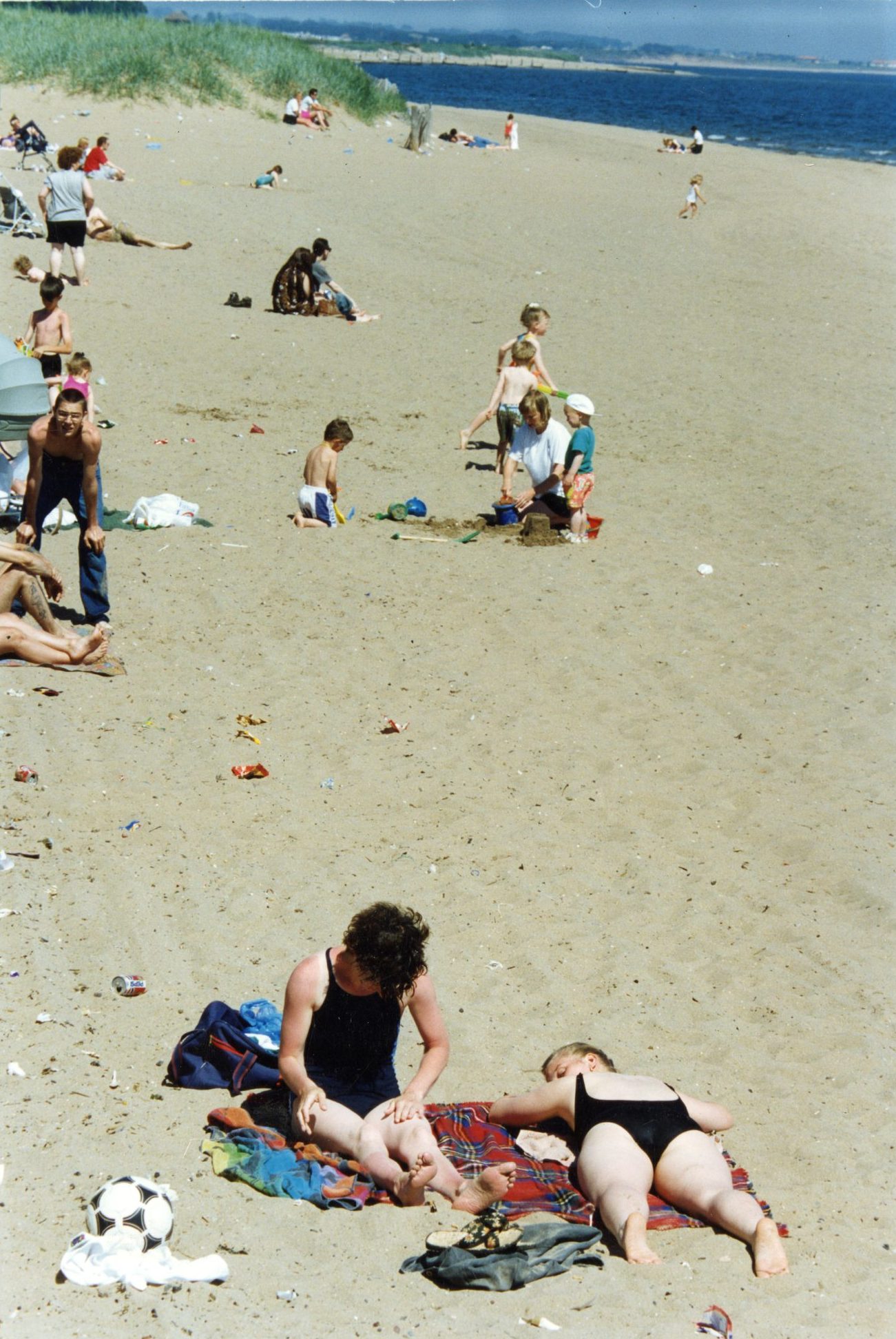 sunbathers on Broughty Ferry beach