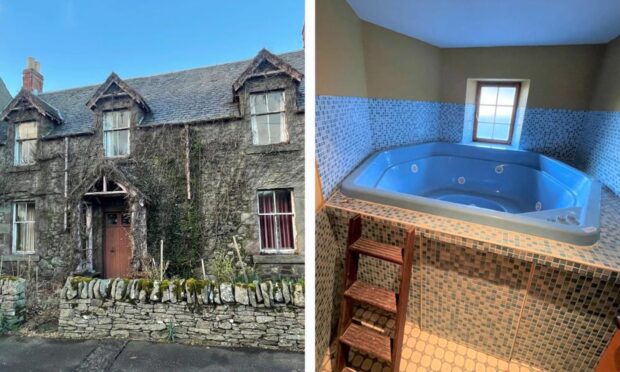 Rose Villa in Errol comes with an unusual hot tub room.