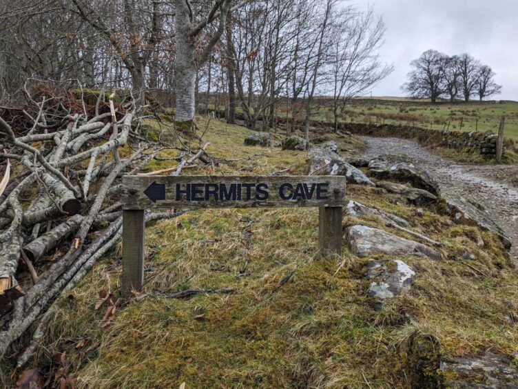 Signpost to the hermit's cave. Image: Gayle Ritchie.