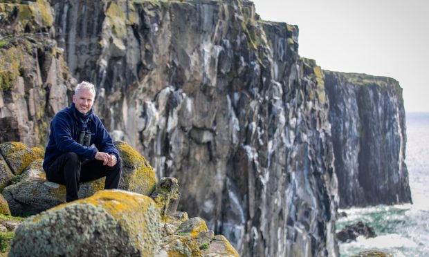 BESTPIC - CR0047406, Cheryl Peebles, Anstruther. Reserve Manager David Steele Lifestyle. Picture Shows: Reserve Manager, David Steele observing seabirds at the Bishops Cove viewpoint on the Isle of May reserve in the Firth of Forth. Tuesday 19th March 2024. Image: Steve Brown/DC Thomson