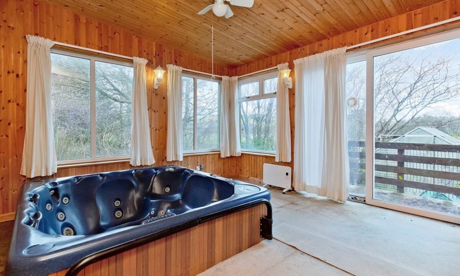 Soutra Cottage has a hot tub in the sunroom.