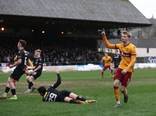 Georgie Gent scores for Motherwell at Dundee