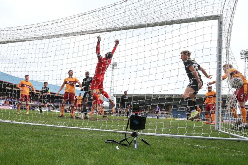 Luke McCowan's corner goes straight in to put Dundee 2-0 up. Image: Shutterstock/David Young