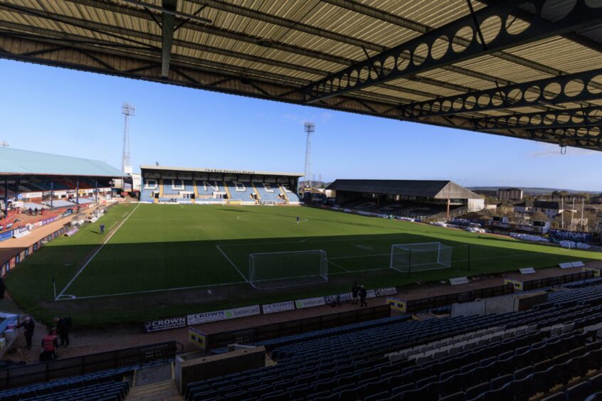 The Dens Park pitch was bathed in sunshine ahead of kick off. Image: Shutterstock