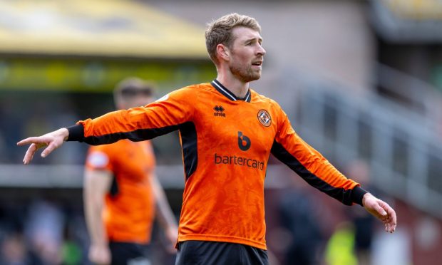 David Wotherspoon points the way for Dundee United
