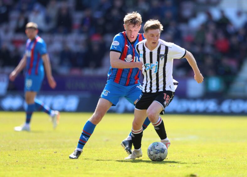 Paul Allan gets on the ball for Dunfermline Athletic F.C.