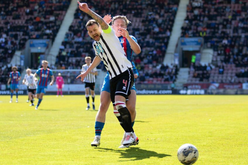 Dunfermline skipper Kyle Benedictus appeals for an award.