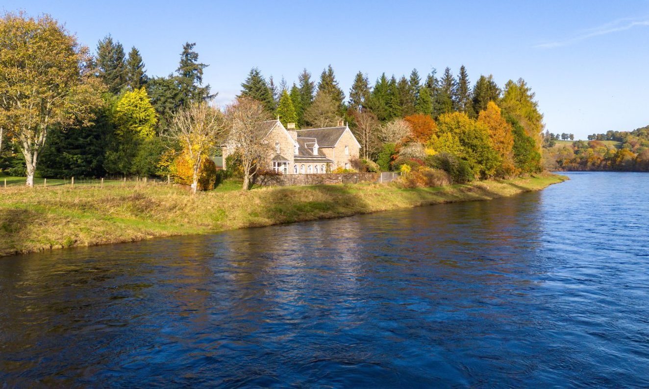 Beautiful house on banks of Tay near Dunkeld