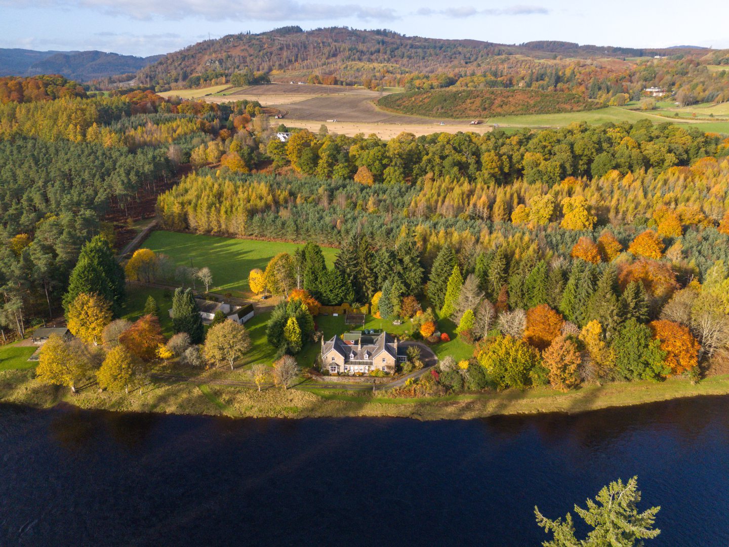 Beautiful house on banks of Tay near Dunkeld