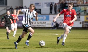 Matty Todd runs forward with the ball for Dunfermline FC against Queen's Park. Image: Craig Brown/DAFC.