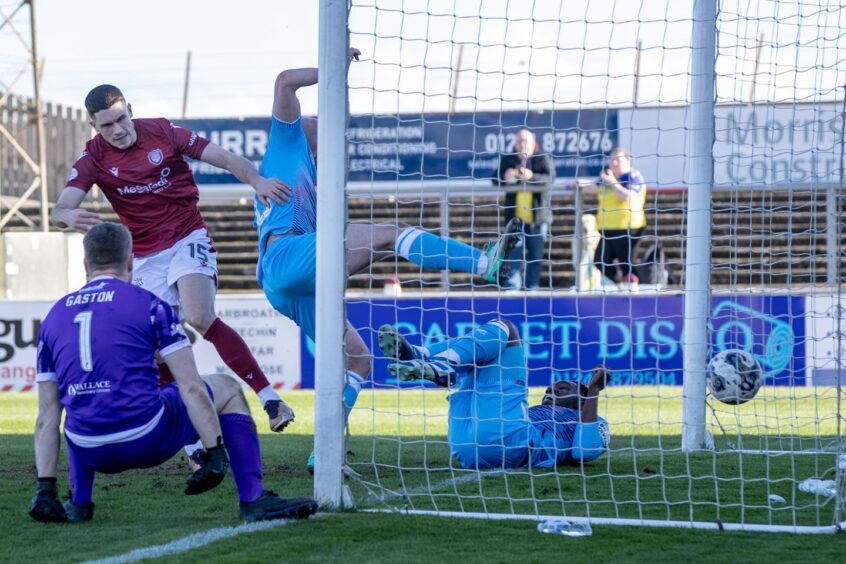 Chris Kane bundles in Dunfermline Athletic F.C.'s third goal against Arbroath from close range in a crowded six-yard box.