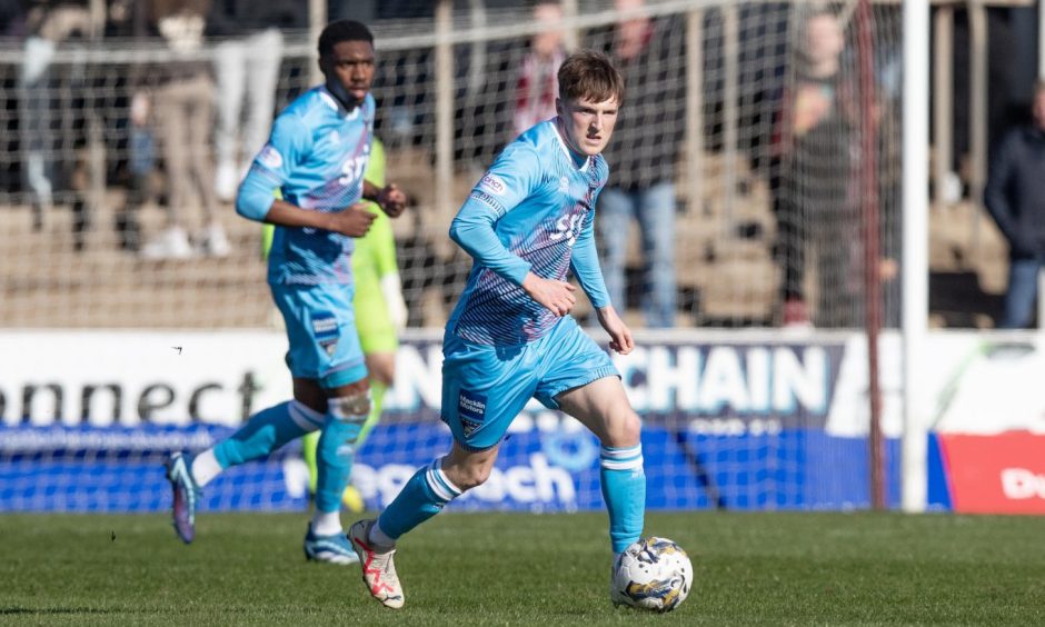 Dunfermline midfielder Paul Allan runs with the ball at his feet with Malachi Fagan-Walcott watching on.