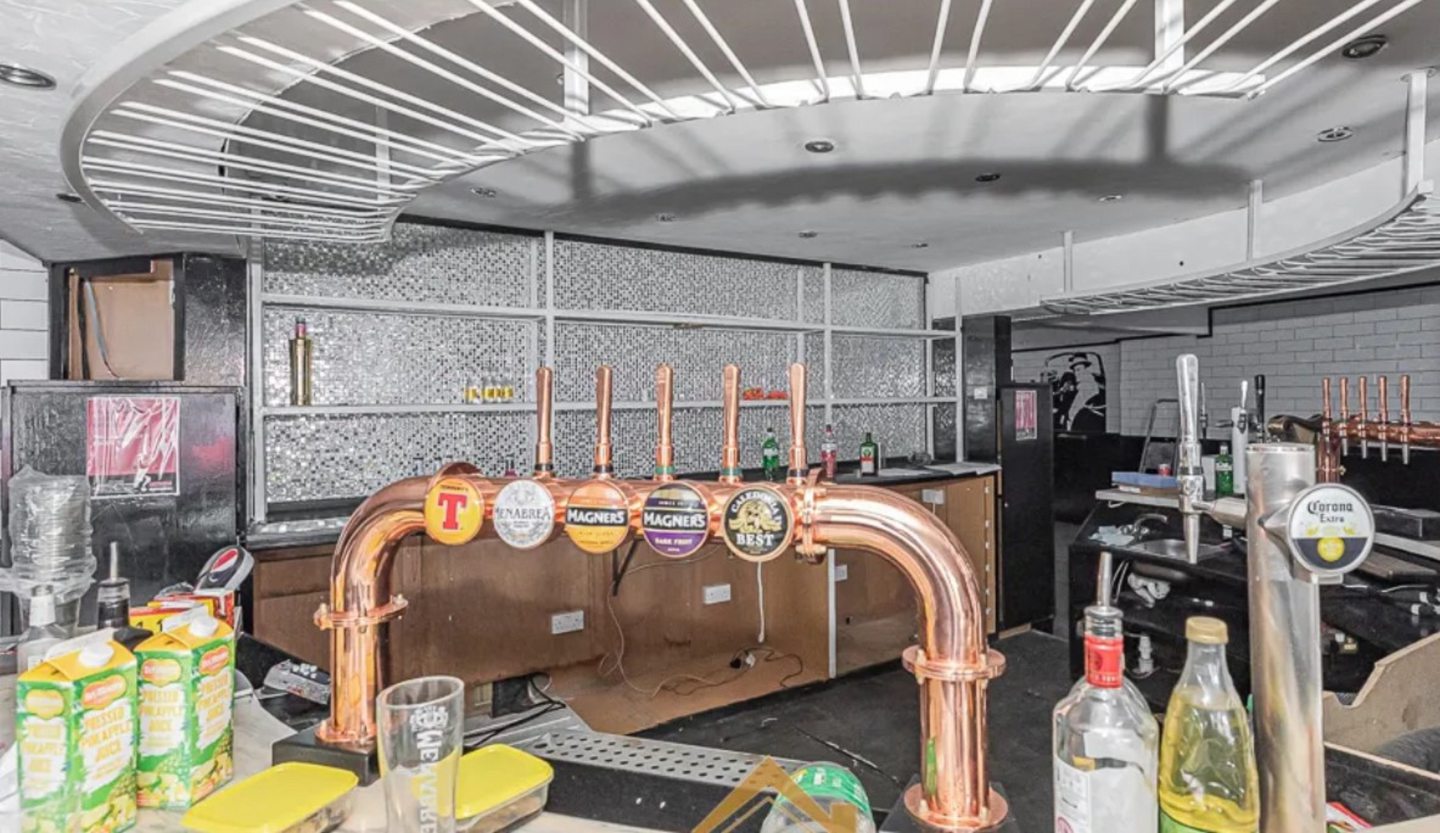 Former Candy bar pub in Kirkcaldy going to auction