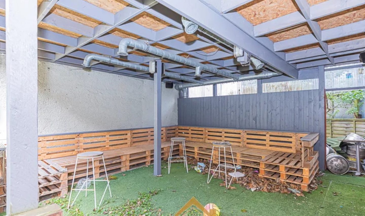 Former Candy bar pub in Kirkcaldy going to auction