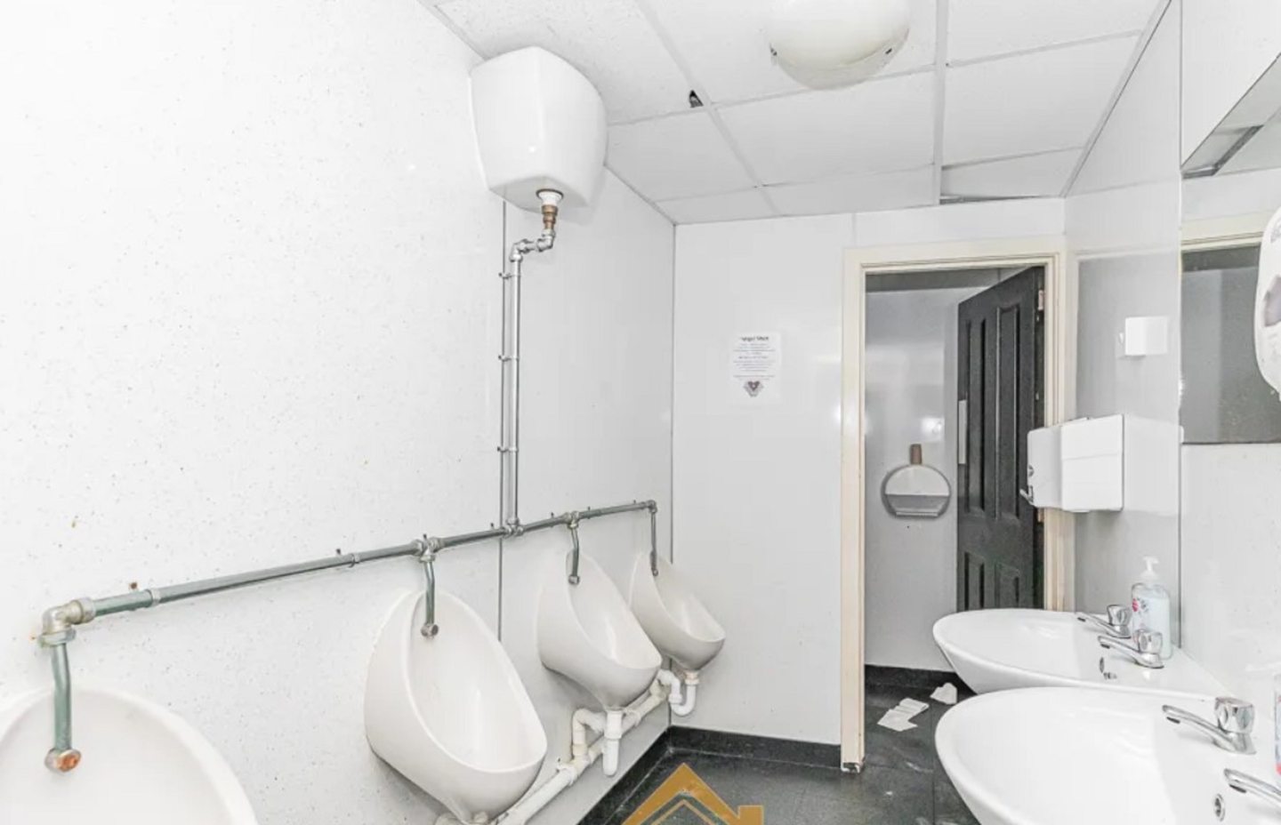 Former Candy bar pub in Kirkcaldy going to auction