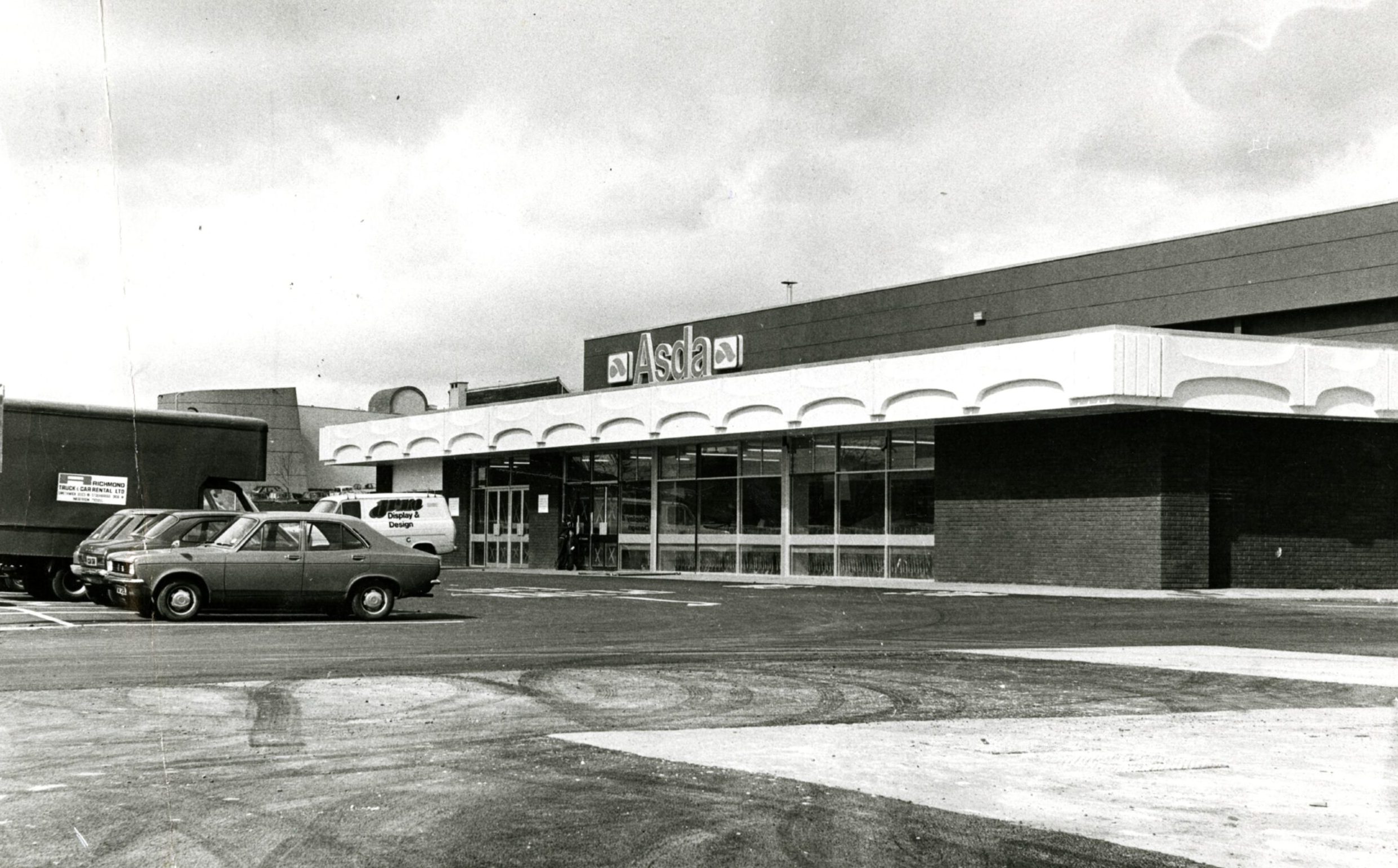 The exterior of the Asda that opened in Gillburn Road, Kirkton, in Dundee in 1977. 