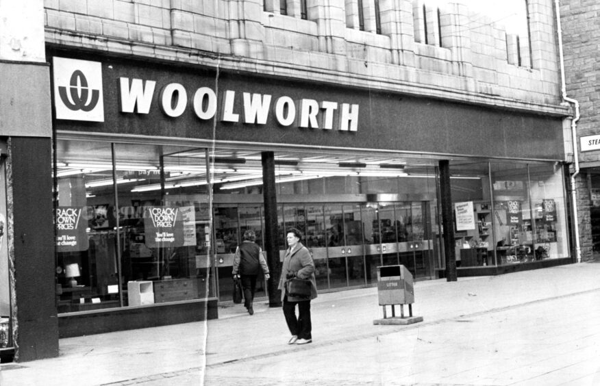 Woolworths Murraygate shop in 1981.