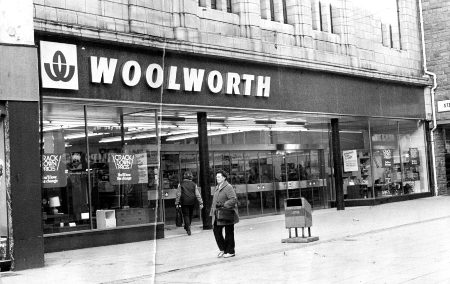 the outside of Woolworthss Murraygate shop in 1981.