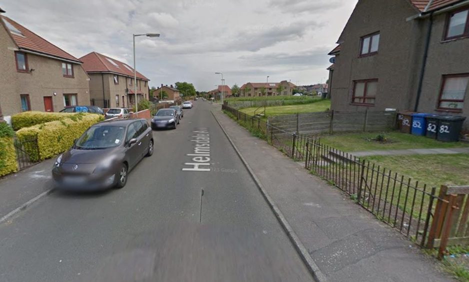 Kirkton: Hunt for three suspects after man, 29, robbed in Dundee