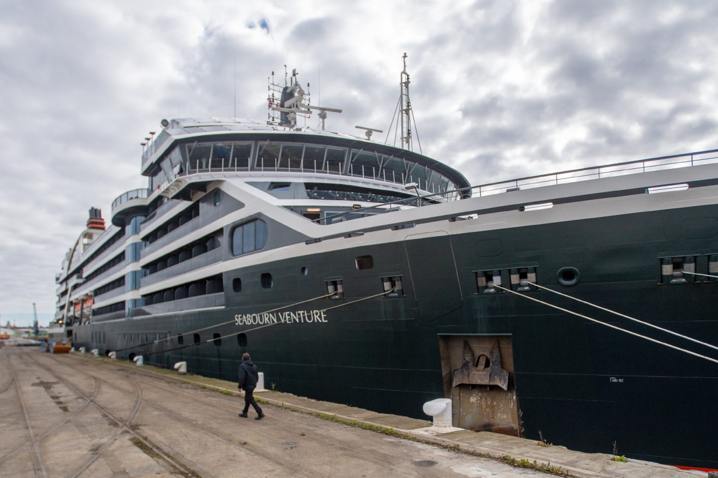 Pictures as Seabourn Venture cruise ship docks in Dundee