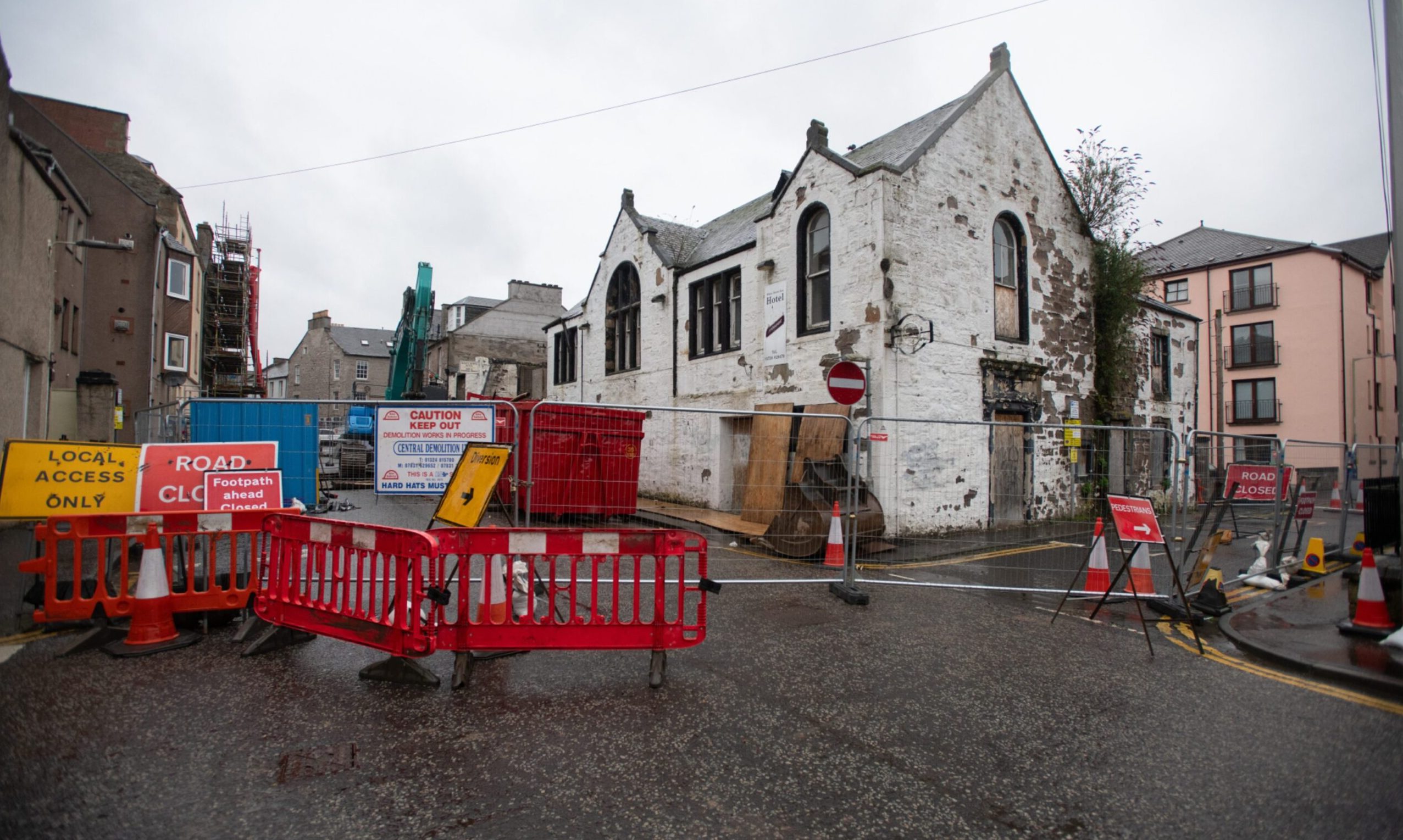 Demolition work on The White Horse Inn has started.