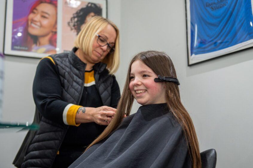 Kirriemuir girl Alix Stewart charity haircut