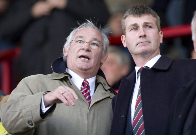 Jim Leishman passes on some advice to then Dunfermline boss Stephen Kenny in 2006.