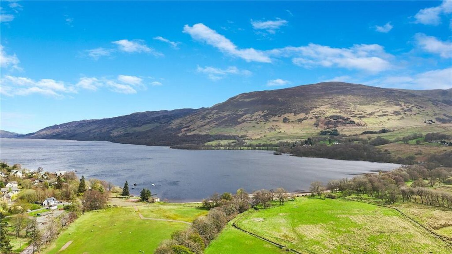 Lochearnhead cottage in beautiful setting for sale for £295k