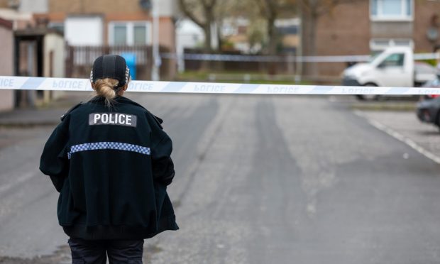Police cordoned off part of Colliston Avenue in Glenrothes. Image: Steve Brown/DC Thomson