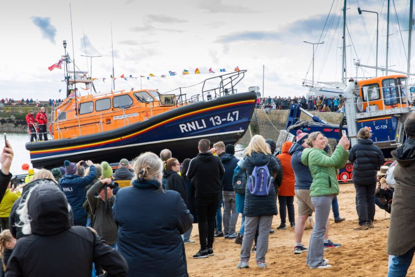 Crowds welcome home new Anstruther lifeboat.