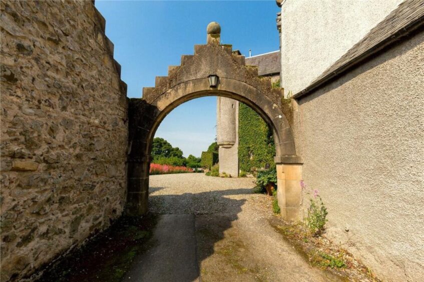 Castellated arch.