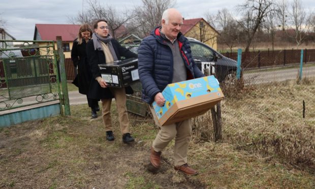 Andrew Cassidy (front) of Errol-based Tayside and Strathearn Help for Ukraine delivering a 'life box' to a Ukrainian family. Image: Andrew Cassidy