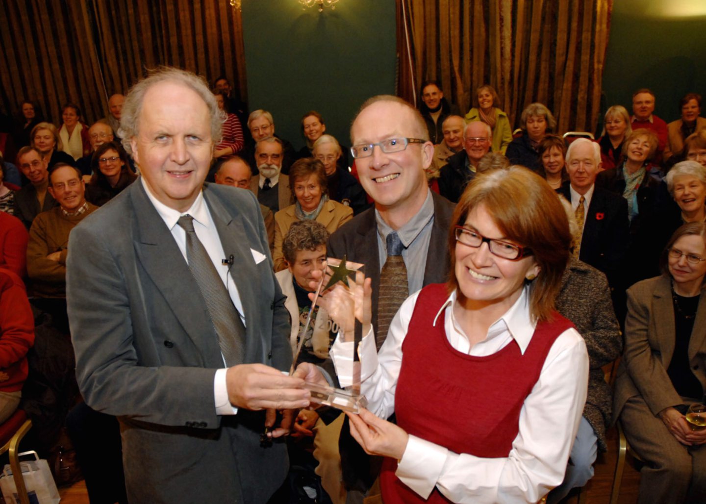 Alexander McCall Smith presents Kevin and Jayne Ramage with the UK Independent Bookseller of the Year award in 2009.