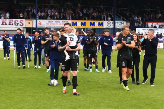 Dundee boss Tony Docherty and his players thank the Dens Park support at full-time. Image: Shutterstock