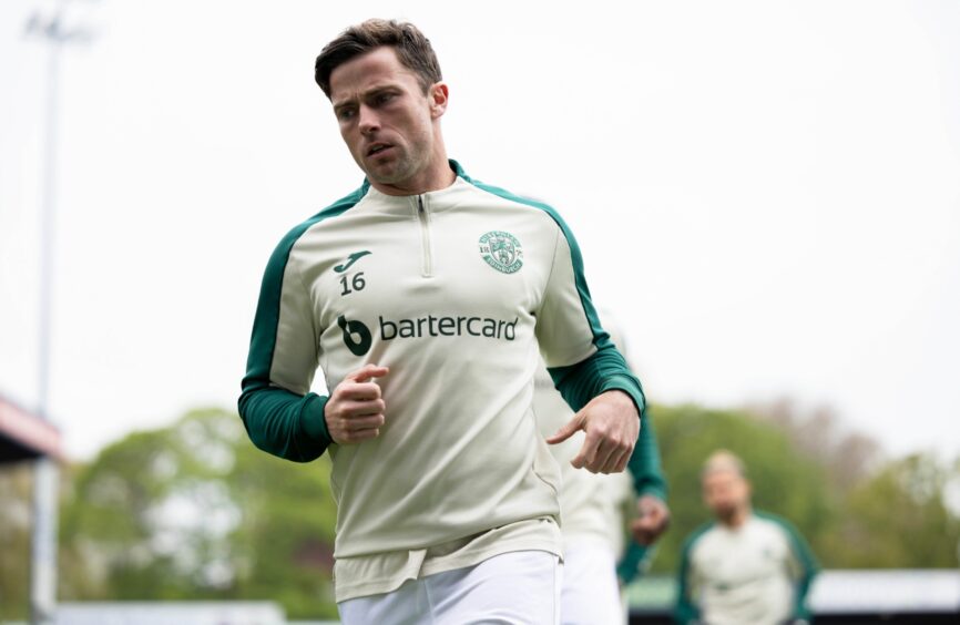 Lewis Stevenson warms up for Hibernian.