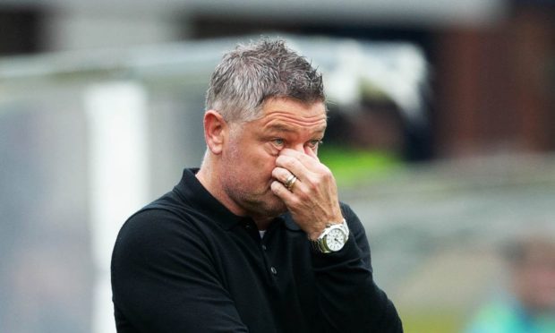 Dundee boss Tony Docherty watches on as his side struggle against St Mirren. Image: SNS