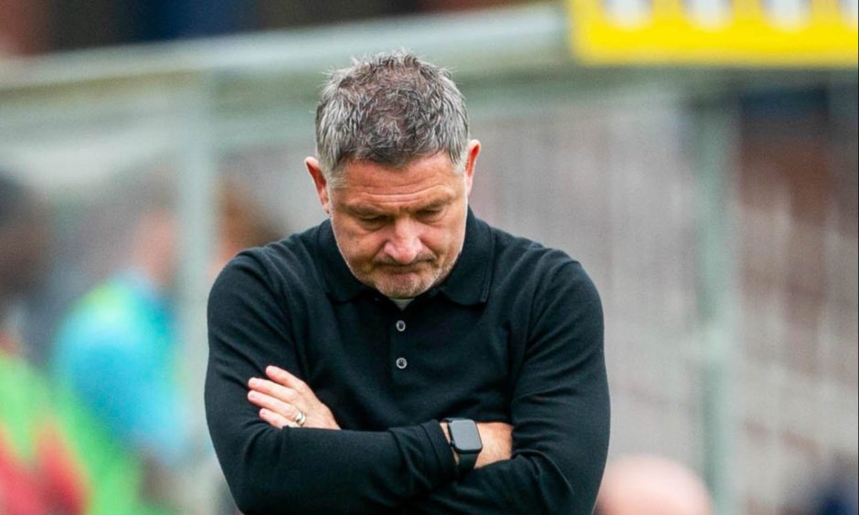 Dundee boss Tony Docherty disappointed on the touchline. Image: SNS