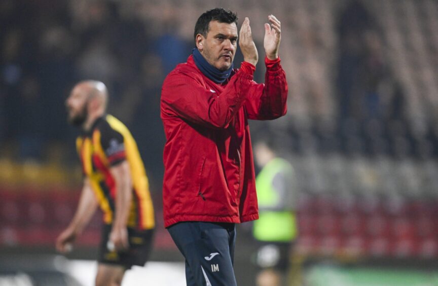 Raith Rovers Manager Ian Murray claps his hands.