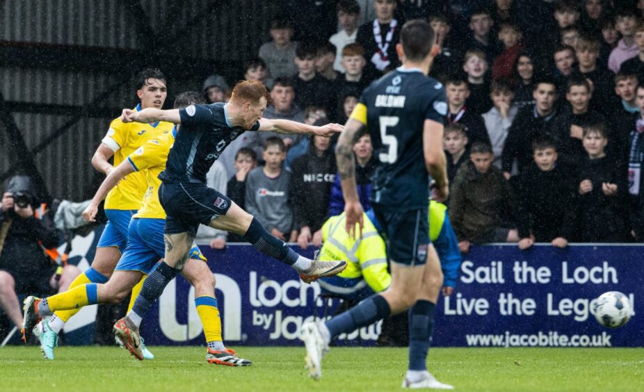 Simon Murray fires in to make it 3-0 to Ross County. 