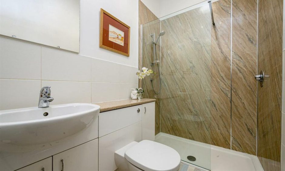 En-suite shower room at Broughty Ferry beachfront apartment.